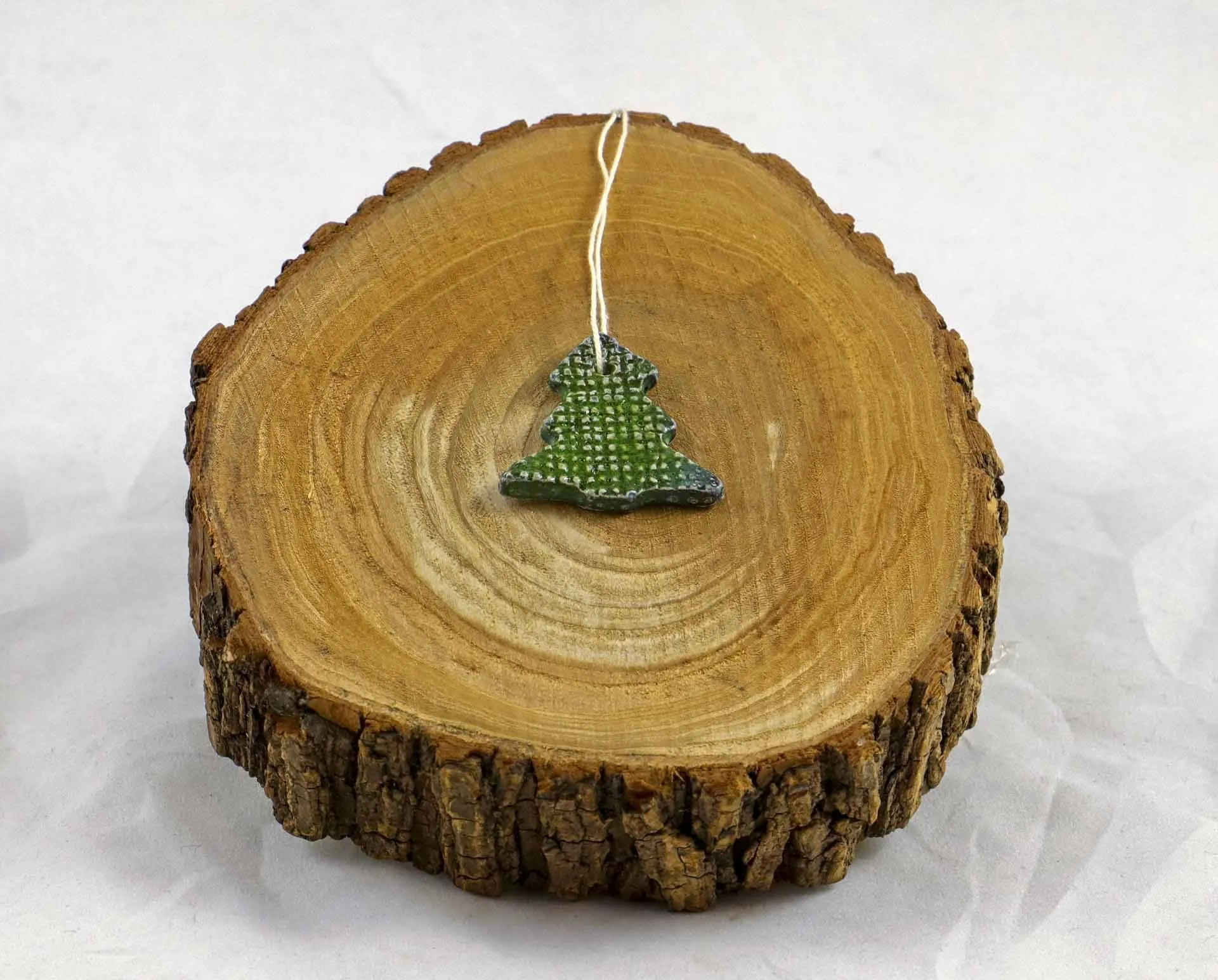 Petra Zobl Keramik - Geschenkanhänger Baum grün